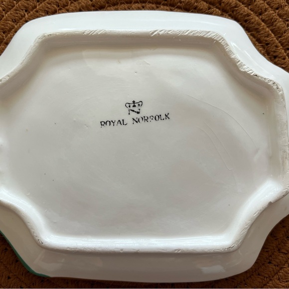 Charming Rabbit Ceramic Plate - Picture 3 of 3